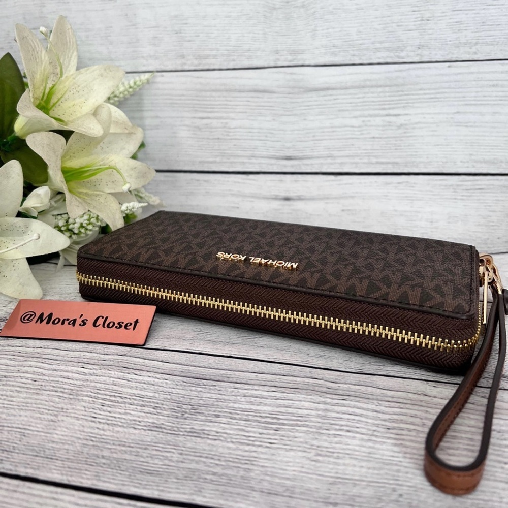 Michael Kors Large Continental Wallet - Picture 2 of 5